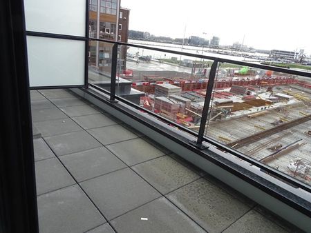 Rented: Luxurious and bright apartment in a completely new building with a west facing balcony, private parking (optional) spot and an indoor rooftop garden! - Photo 2