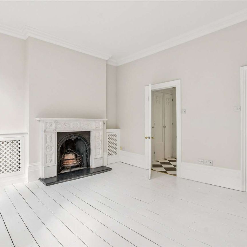 A fantastic family home on Sutherland Place with five bedrooms - Photo 1