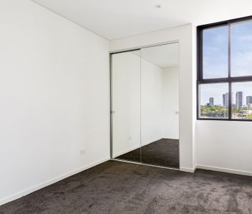 Genesis Shepherds Bay | Large High Level Three Bedroom - Photo 5