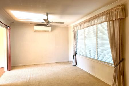 SUNFILLED FAMILY HOME WITHIN MATTHEW PEARCE CATCHMENT - Photo 2