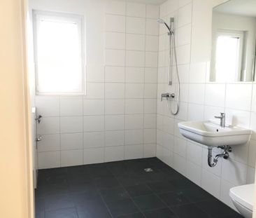 Große und komfortable 2-Zimmer-Wohnung mit Aufzug und EBK! - Photo 4