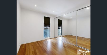 Luxurious 3-Bedroom Townhouse: Parks, City, and Harbour Living - Photo 4