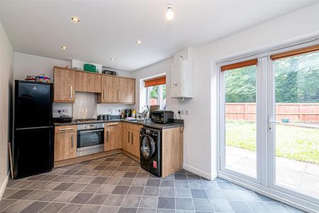 3 bedroom terraced house to rent - Photo 3