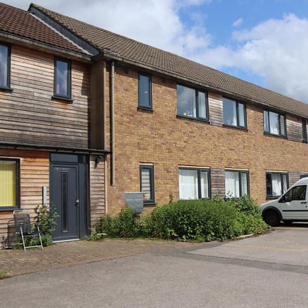 Stratton Road, Swindon - Photo 3