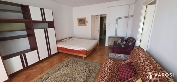 Platán soron kiadó erkélyes lakás - Photo 1
