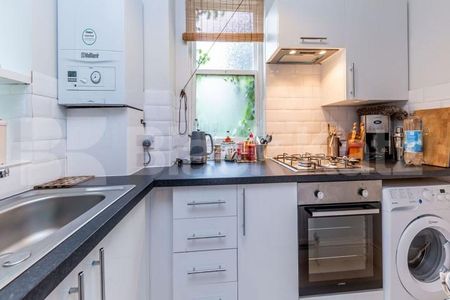 Located within a mansion block close to Highgate Village - Photo 5