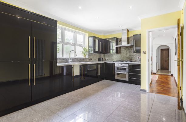 6 bedroom detached house to rent - Photo 1