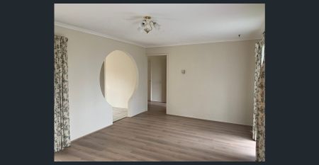 21 Chelmsford Way, Melton West - A Welcoming Family Home - Photo 3