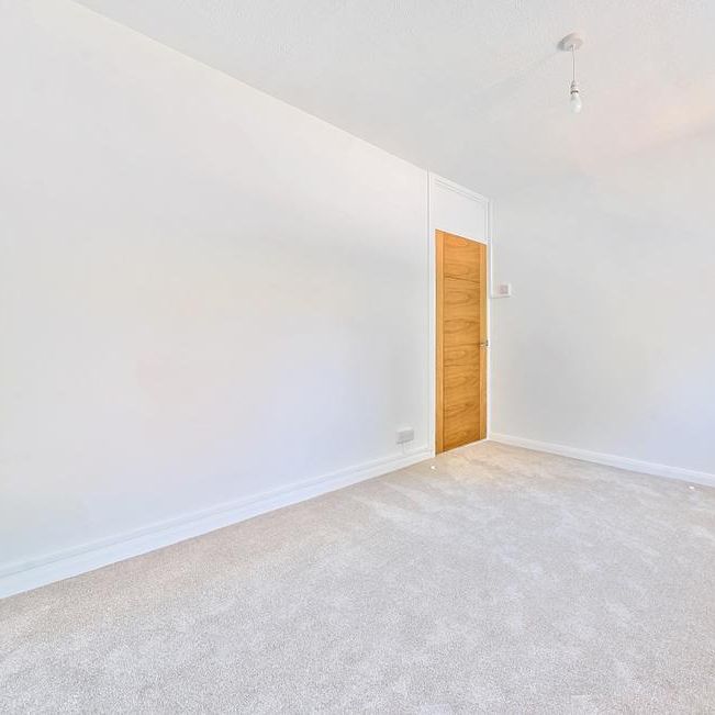 2 bedroom end of terrace house to rent - Photo 1