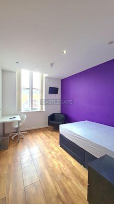 1 bedroom in a flat share to rent - Photo 1