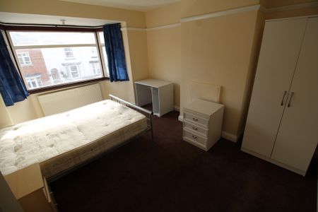 5 Bed Student Accommodation - Photo 4