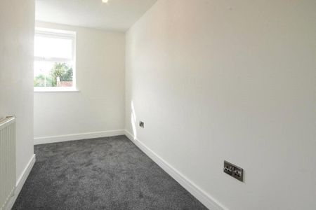 2 bedroom semi-detached house to rent - Photo 5