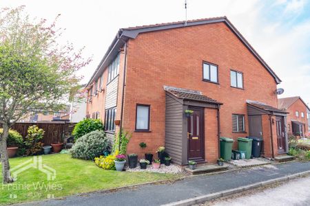 1 bedroom mews to rent - Photo 2