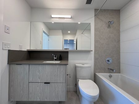 Downtown: 1 bed – SubPenthouse at Bertram - Photo 2