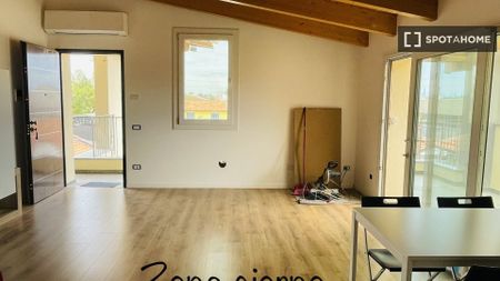 milan, Lombardy 20037 - Photo 3