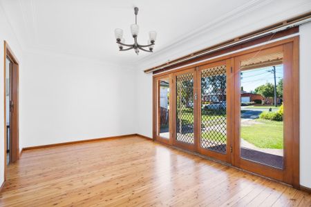 Charming 3-Bedroom Family Home - Photo 3