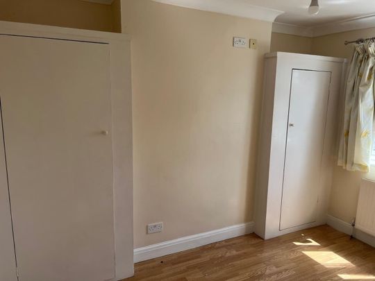 3 Bed Terraced House, Oxleay Road, HA2 - Photo 1