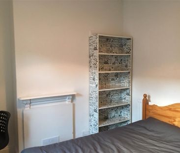 2 bedroom Flat To Let - Photo 4