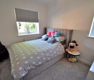 4 bedroom end of terrace house to rent - Photo 2