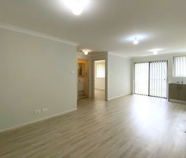 Beautiful Flat with off Street Parking&excl; - Photo 4