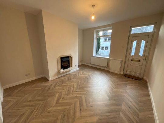 2 bedroom House To Let Total Size: 689 SQ FT - Photo 1