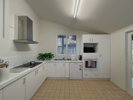 Room 5/19 Marmion Parade, Taringa QLD 4068 - Studio For Rent | Domain - Photo 3