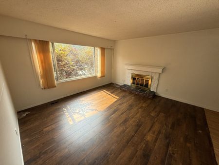 Spacious 4-Bedroom Home in Abbotsford - Photo 4
