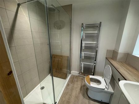 4 bedroom detached house to rent - Photo 4