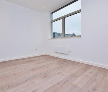 1 bedroom penthouse to rent - Photo 2