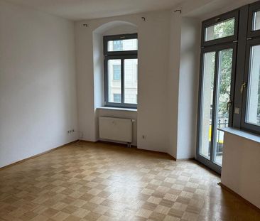 SCHÖNER BALKON / TOP LAGE / BLICK INS GRÜNE / ZENTRAL - Photo 2