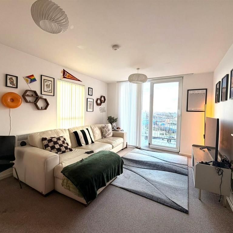 2 bedroom flat to rent - Photo 1