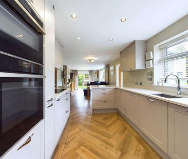 Lowes Close, Stokenchurch, Buckinghamshire, HP14 - Photo 3