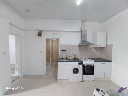 1 bedroom flat to rent - Photo 2