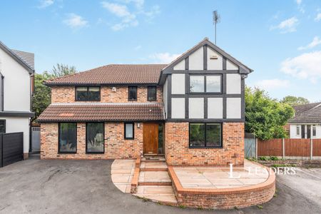 4 bedroom detached to rent Hazelhurst Fold, Worsley, M28 - Photo 2