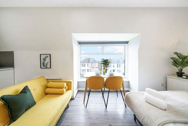 Studio to rent - Photo 1