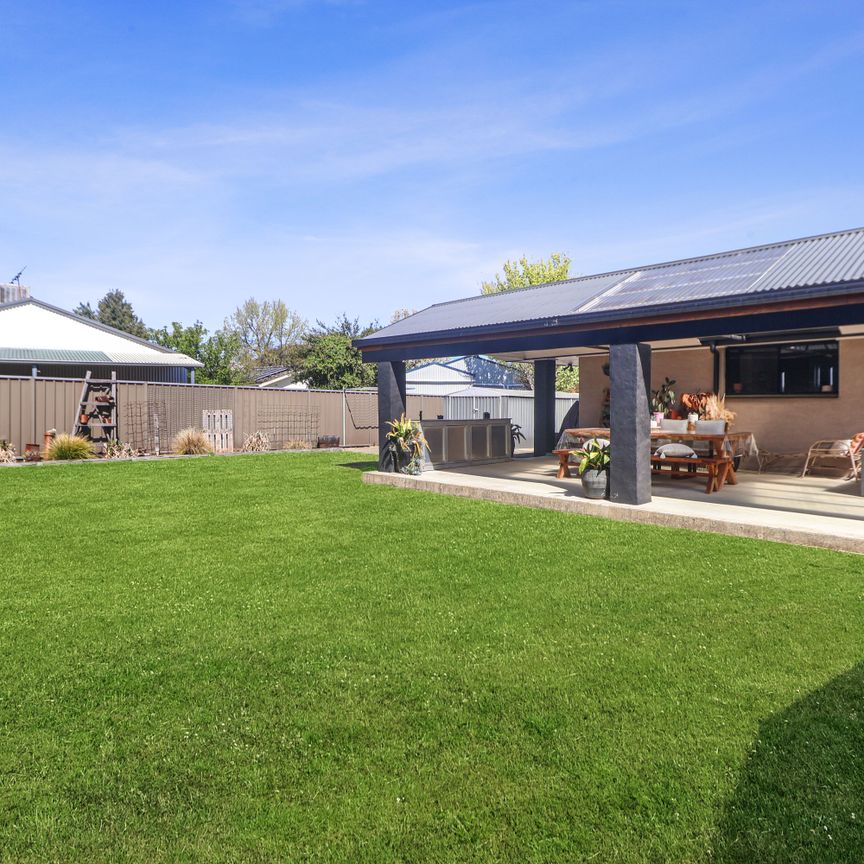 2 Stratford Avenue Lake Albert NSW - Photo 1