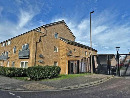 Bailey Close, Thamesmead West, SE28 - Photo 1