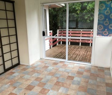 Spacious Family Home in the Heart of Manurewa - Photo 4
