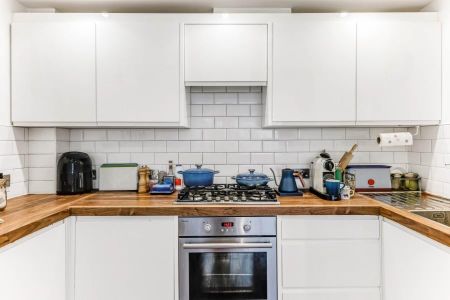 2 bedroom flat to rent - Photo 5