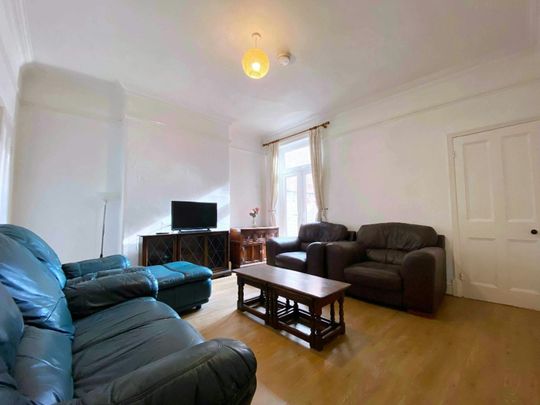 Terraced House to rent on - Photo 1