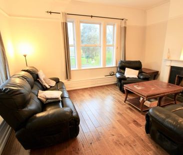 2 Bed Flat, Friern Barnet Road, N11 - Photo 1