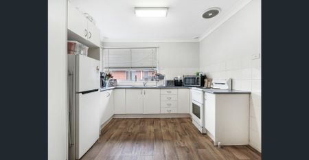 GREAT FAMILY HOME - Photo 4