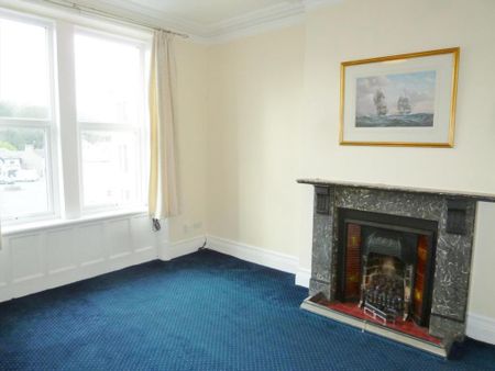 3 bedroom flat to rent - Photo 4