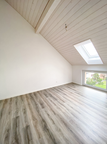 Moderne 2.5-Dachzimmerwohnung mit Balkon / Mietzinsaktion - Photo 4