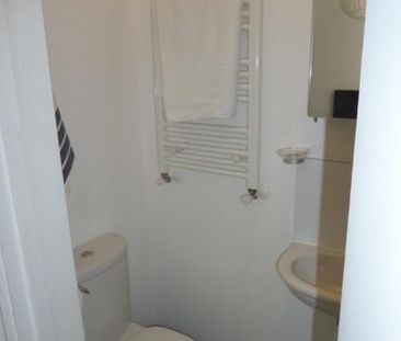 1 bedroom in a house share to rent - Photo 6