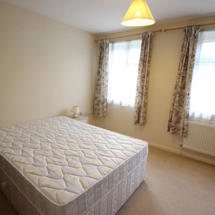 Hanger View Way, London W3 - Photo 1