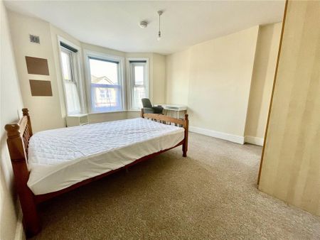 4 bedroom detached house to rent - Photo 4