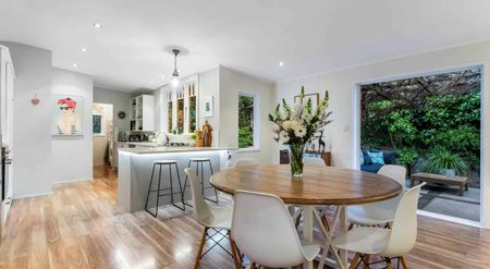 Large Family Home In Manly - Photo 3