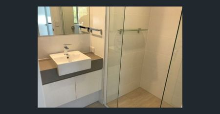 Ultimate Riverfront Living – Luxury Apartment with Uninterrupted Water Views - Photo 3