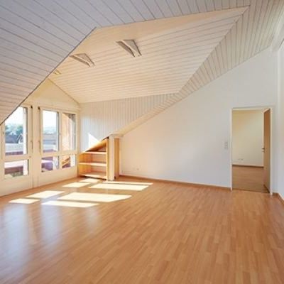 Dachwohnung mit viel Licht und Luft - Photo 1